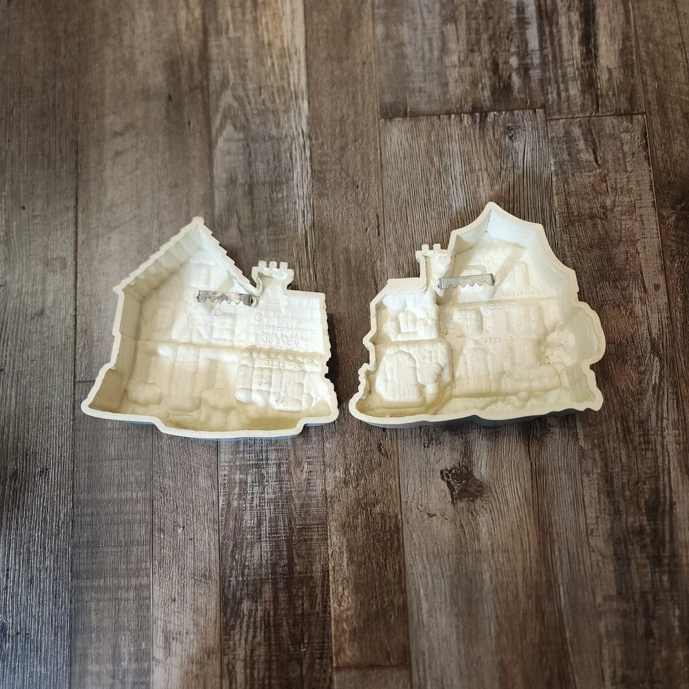 Vintage Burwood Products Pastel Cottage Wall Hanging Set 1995 3133-1 3133-2 2pc